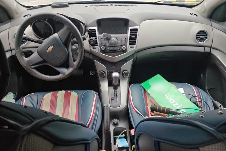 Used Chevrolet Cruze 2014 1.6L SL Millionth Anniversary Edition AT Center Console