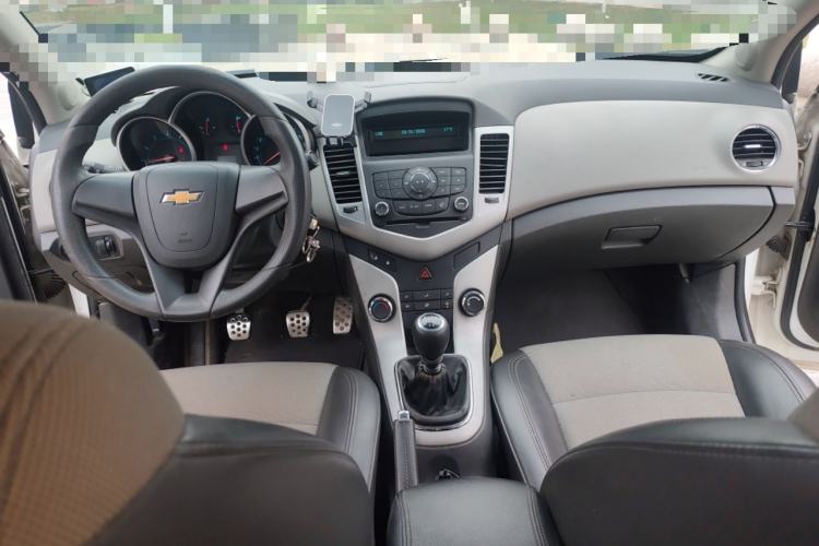 Used Chevrolet Cruze 2014 1.6L SL Millionth Anniversary Edition MT Center Console