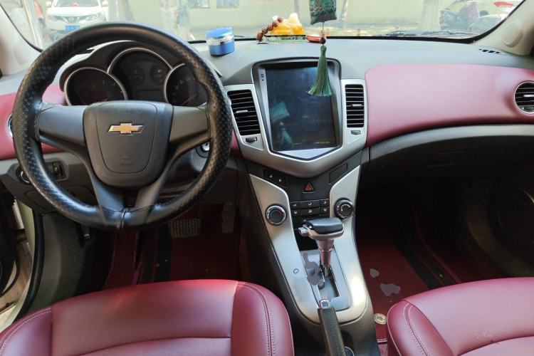 Used Chevrolet Cruze 2014 1.6L SL Millionth Anniversary Edition AT Center Console