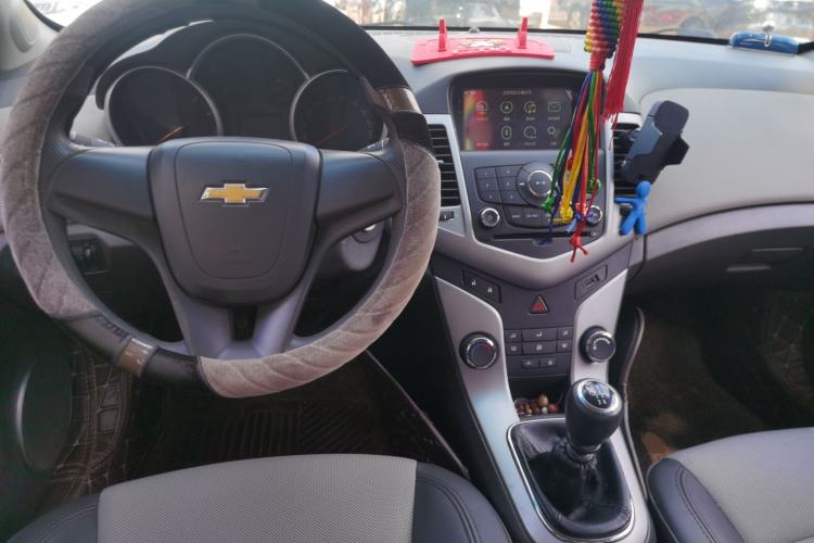 Used Chevrolet Cruze 2014 1.6L SL Millionth Anniversary Edition MT Center Console