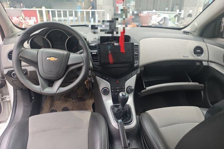 Used Chevrolet Cruze 2014 1.6L SL Millionth Anniversary Edition MT Center Console