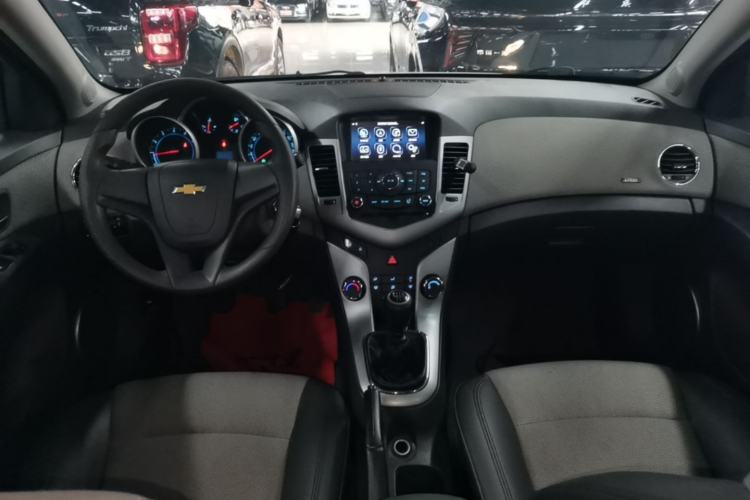 Used Chevrolet Cruze 2014 1.6L SL Millionth Anniversary Edition MT Center Console