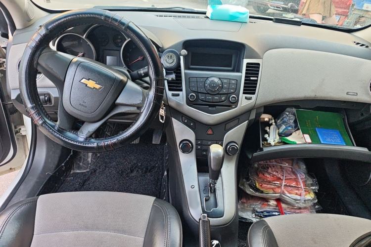 Used Chevrolet Cruze 2014 1.6L SL Millionth Anniversary Edition AT Center Console