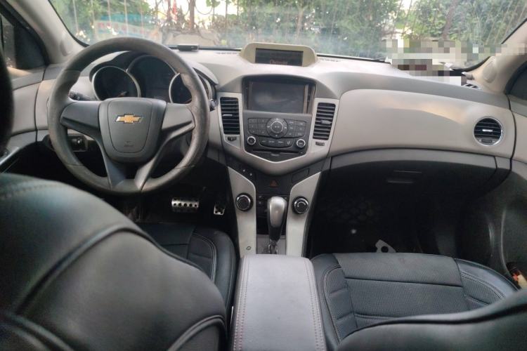 Used Chevrolet Cruze 2014 1.6L SL Millionth Anniversary Edition AT Center Console