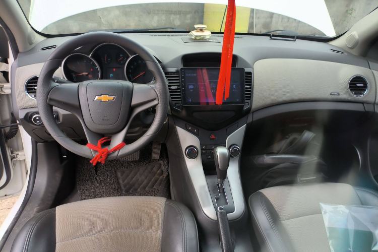 Used Chevrolet Cruze 2014 1.6L SL Millionth Anniversary Edition AT Center Console