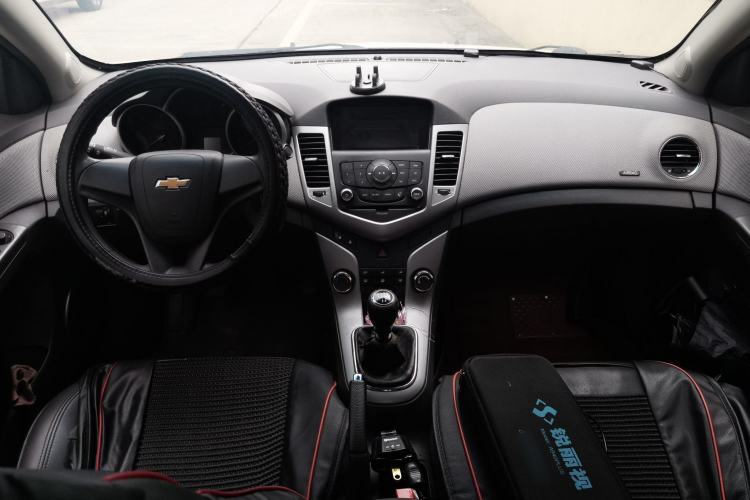 Used Chevrolet Cruze 2014 1.6L SL Millionth Anniversary Edition MT Center Console
