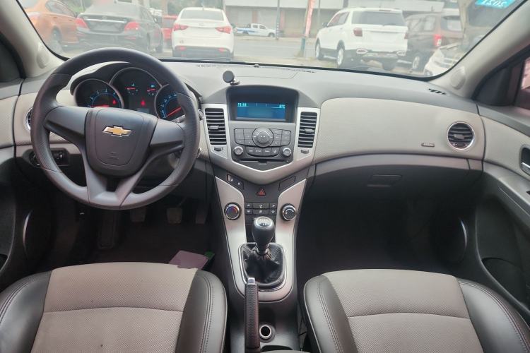 Used Chevrolet Cruze 2014 1.6L SL Millionth Anniversary Edition MT Center Console