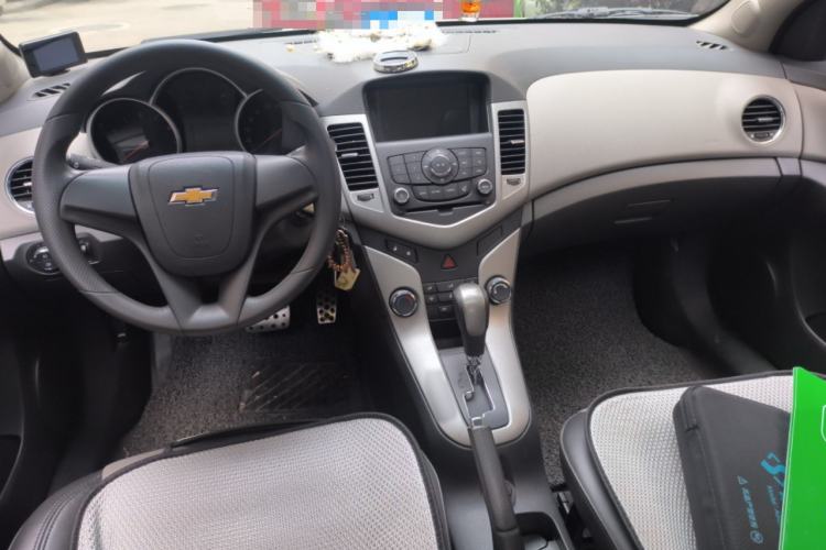 Used Chevrolet Cruze 2014 1.6L SL Millionth Anniversary Edition AT Center Console