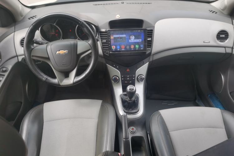Used Chevrolet Cruze 2014 1.6L SL Millionth Anniversary Edition MT Center Console