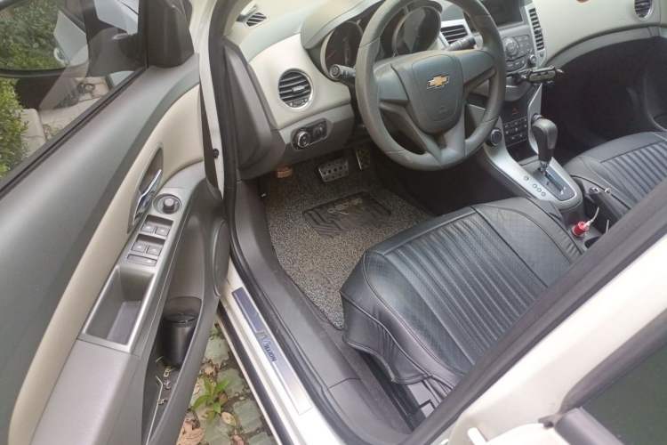 Used Chevrolet Cruze 2014 1.6L SL Millionth Anniversary Edition AT Driver Seat