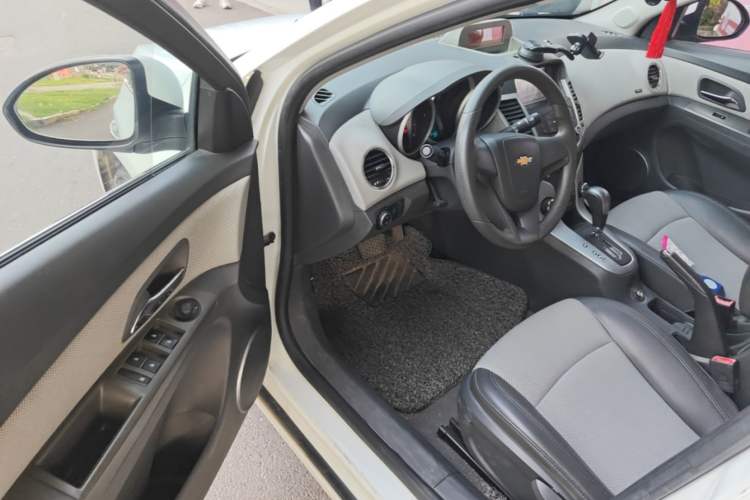 Used Chevrolet Cruze 2014 1.6L SL Millionth Anniversary Edition AT Driver Seat