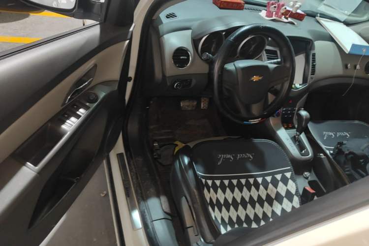 Used Chevrolet Cruze 2014 1.6L SL Millionth Anniversary Edition AT Driver Seat
