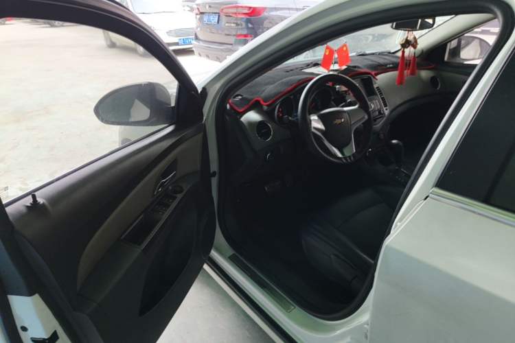 Used Chevrolet Cruze 2014 1.6L SL Millionth Anniversary Edition AT Driver Seat