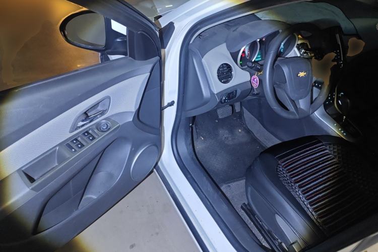 Used Chevrolet Cruze 2014 1.6L SL Millionth Anniversary Edition AT Driver Seat