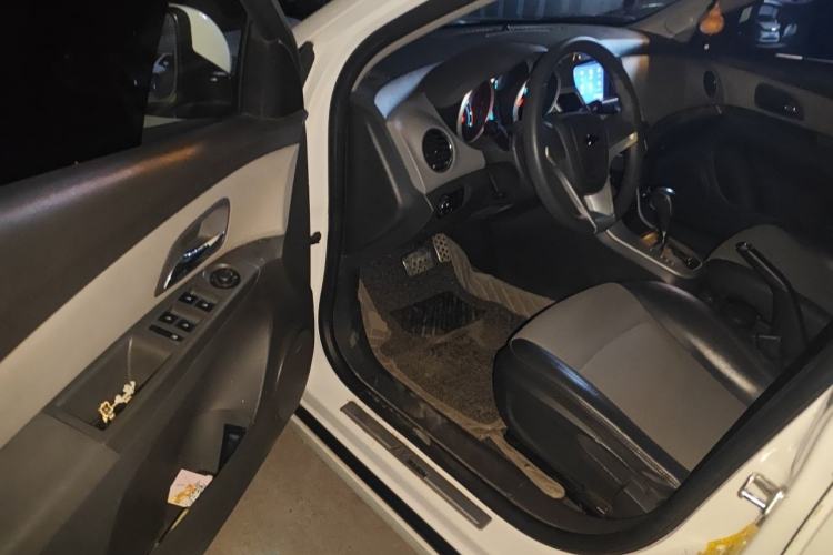 Used Chevrolet Cruze 2014 1.6L SL Millionth Anniversary Edition AT Driver Seat