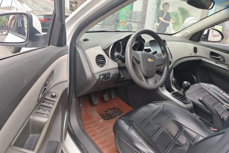 Used Chevrolet Cruze 2014 1.6L SL Millionth Anniversary Edition MT Driver Seat