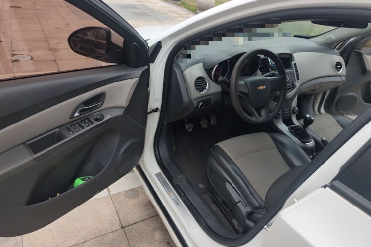 Used Chevrolet Cruze 2014 1.6L SL Millionth Anniversary Edition MT Driver Seat
