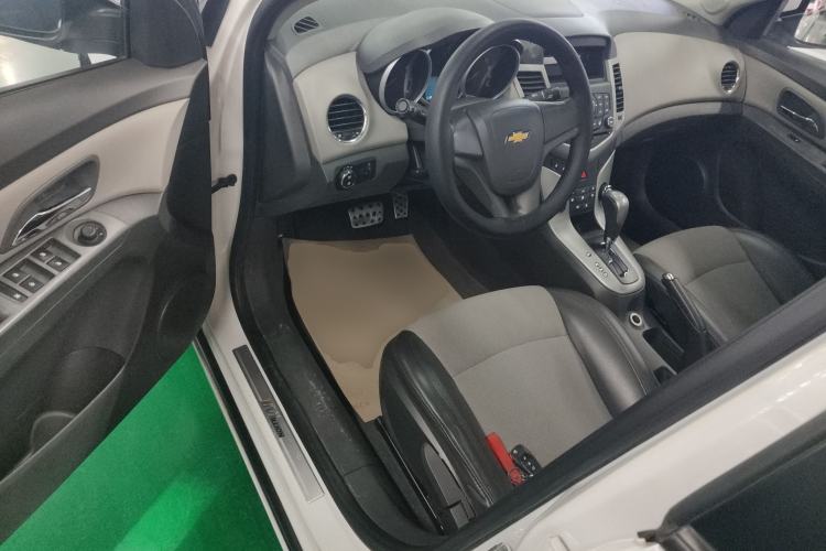 Used Chevrolet Cruze 2014 1.6L SL Millionth Anniversary Edition AT Driver Seat