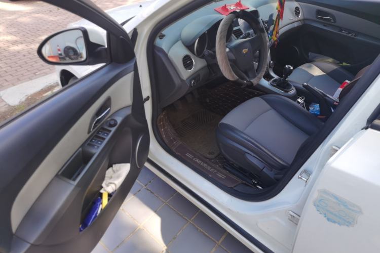 Used Chevrolet Cruze 2014 1.6L SL Millionth Anniversary Edition MT Driver Seat
