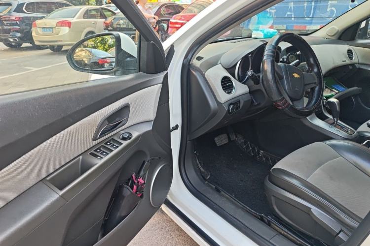 Used Chevrolet Cruze 2014 1.6L SL Millionth Anniversary Edition AT Driver Seat