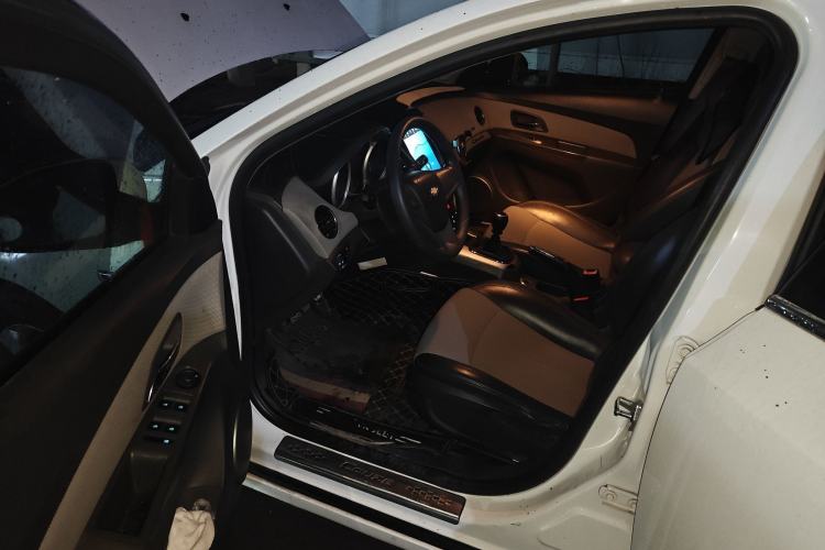 Used Chevrolet Cruze 2014 1.6L SL Millionth Anniversary Edition MT Driver Seat