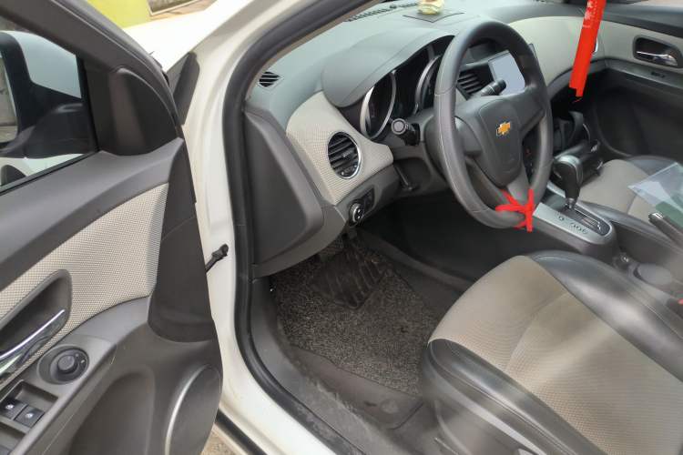 Used Chevrolet Cruze 2014 1.6L SL Millionth Anniversary Edition AT Driver Seat