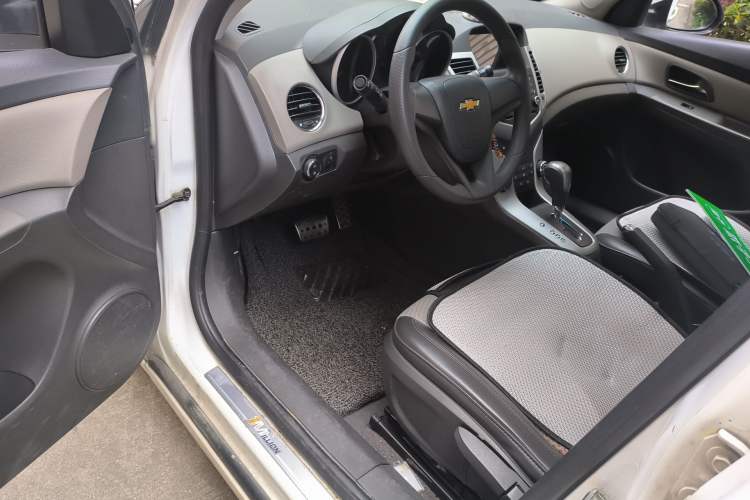 Used Chevrolet Cruze 2014 1.6L SL Millionth Anniversary Edition AT Driver Seat