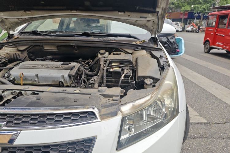 Used Chevrolet Cruze 2014 1.6L SL Millionth Anniversary Edition MT Engine Bay Left