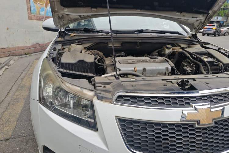 Used Chevrolet Cruze 2014 1.6L SL Millionth Anniversary Edition MT Engine Bay Right