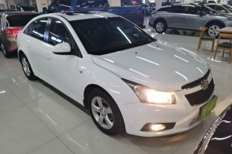 Used Chevrolet Cruze 2014 1.6L SL Millionth Anniversary Edition MT Front Right 45 Deg