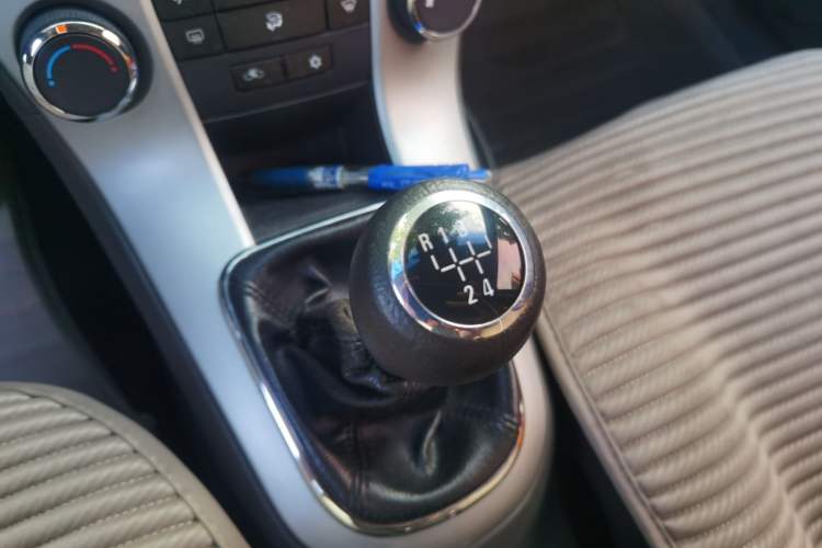 Used Chevrolet Cruze 2014 1.6L SL Millionth Anniversary Edition MT Gear Lever