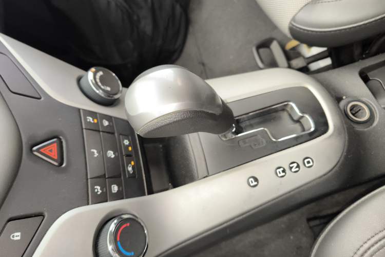 Used Chevrolet Cruze 2014 1.6L SL Millionth Anniversary Edition AT Gear Lever