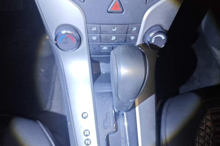 Used Chevrolet Cruze 2014 1.6L SL Millionth Anniversary Edition AT Gear Lever