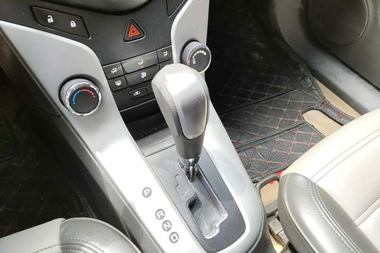 Used Chevrolet Cruze 2014 1.6L SL Millionth Anniversary Edition AT Gear Lever