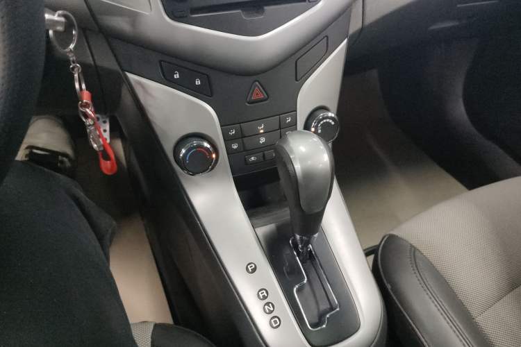 Used Chevrolet Cruze 2014 1.6L SL Millionth Anniversary Edition AT Gear Lever
