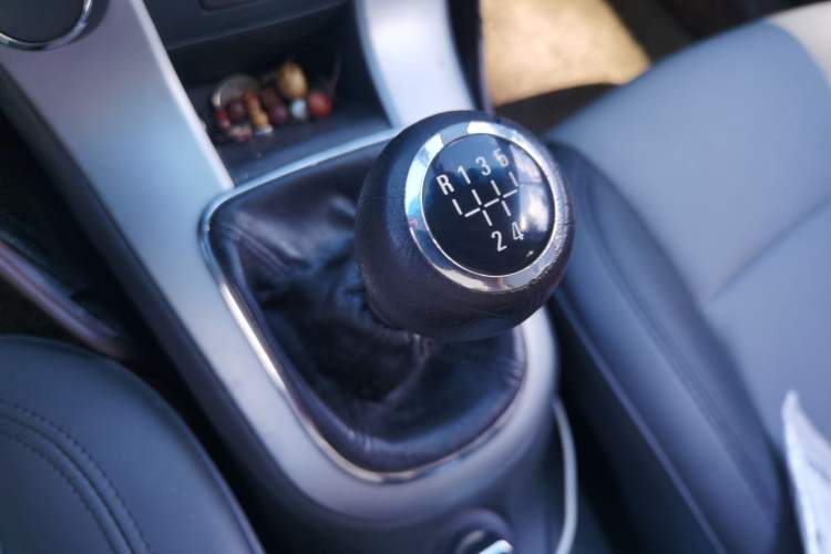 Used Chevrolet Cruze 2014 1.6L SL Millionth Anniversary Edition MT Gear Lever