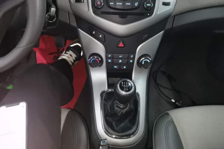 Used Chevrolet Cruze 2014 1.6L SL Millionth Anniversary Edition MT Gear Lever