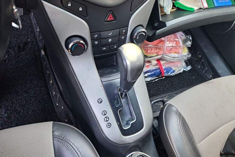 Used Chevrolet Cruze 2014 1.6L SL Millionth Anniversary Edition AT Gear Lever