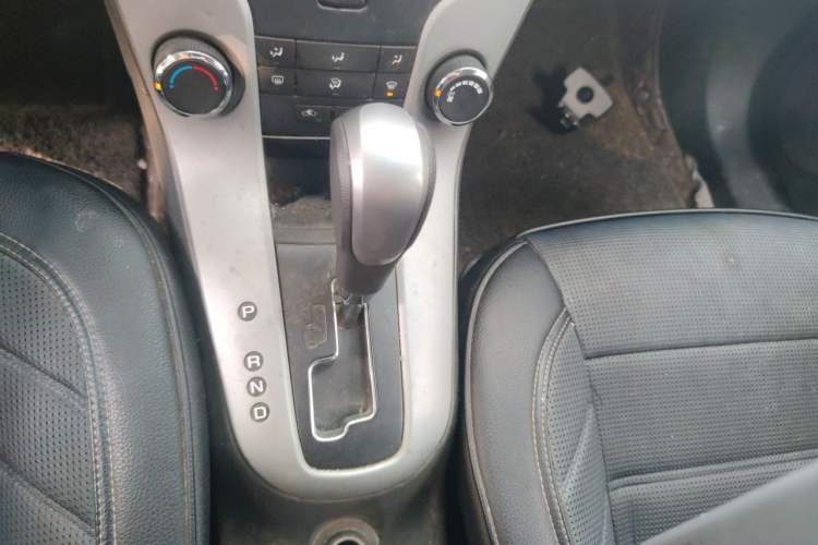 Used Chevrolet Cruze 2014 1.6L SL Millionth Anniversary Edition AT Gear Lever