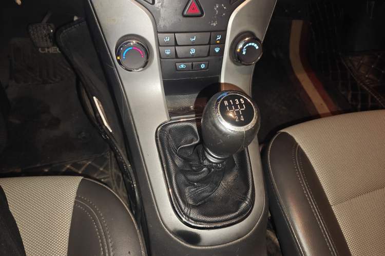 Used Chevrolet Cruze 2014 1.6L SL Millionth Anniversary Edition MT Gear Lever