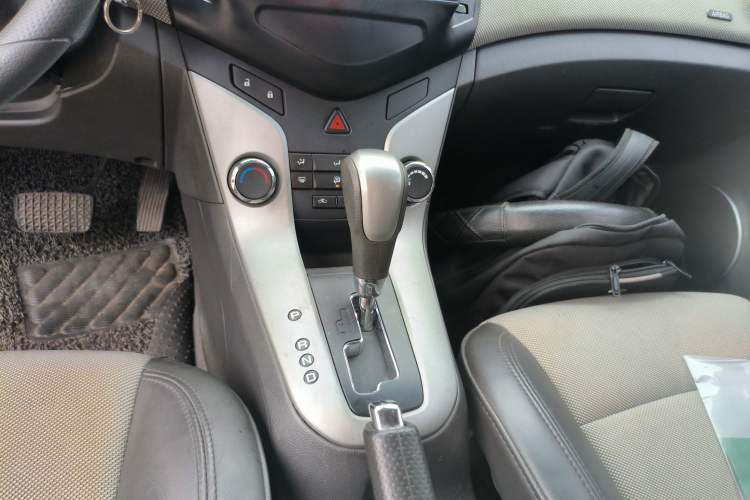 Used Chevrolet Cruze 2014 1.6L SL Millionth Anniversary Edition AT Gear Lever