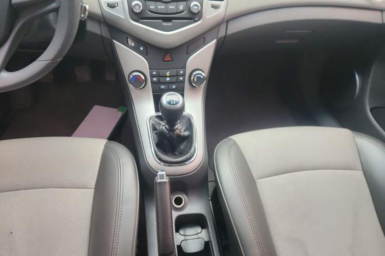 Used Chevrolet Cruze 2014 1.6L SL Millionth Anniversary Edition MT Gear Lever