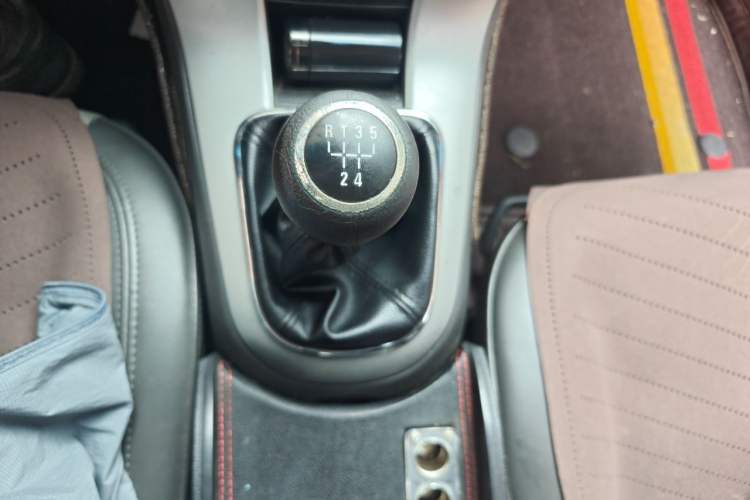 Used Chevrolet Cruze 2014 1.6L SL Millionth Anniversary Edition MT Gear Lever