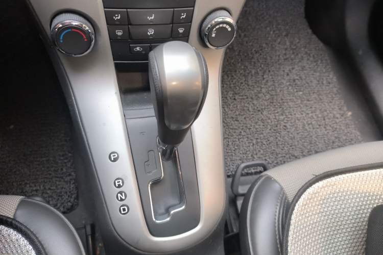 Used Chevrolet Cruze 2014 1.6L SL Millionth Anniversary Edition AT Gear Lever