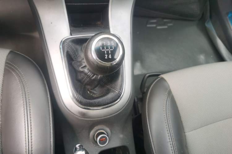 Used Chevrolet Cruze 2014 1.6L SL Millionth Anniversary Edition MT Gear Lever