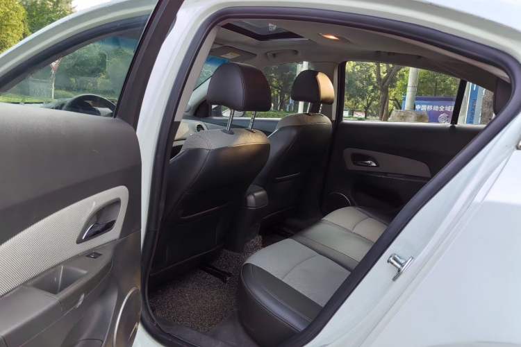 Used Chevrolet Cruze 2014 1.6L SL Millionth Anniversary Edition AT Interior 2