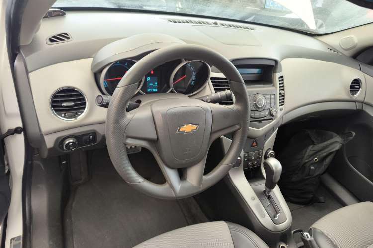 Used Chevrolet Cruze 2014 1.6L SL Millionth Anniversary Edition AT Interior 2
