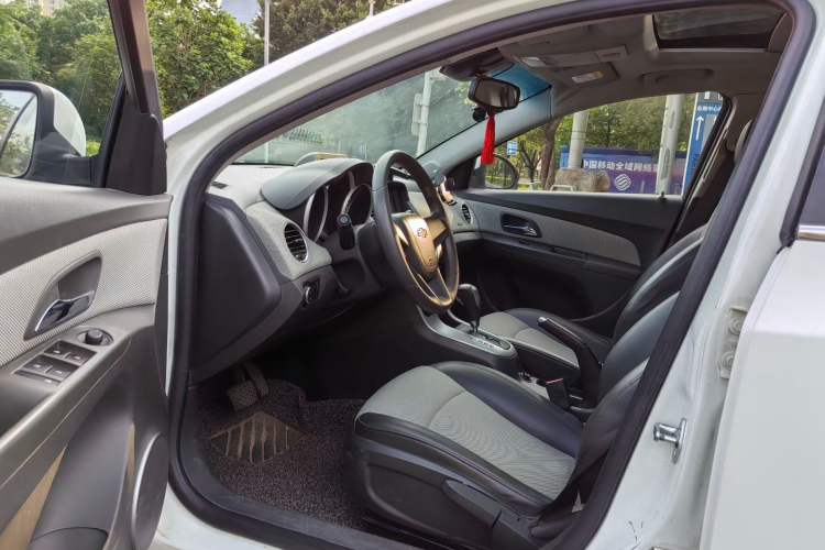 Used Chevrolet Cruze 2014 1.6L SL Millionth Anniversary Edition AT Interior 3