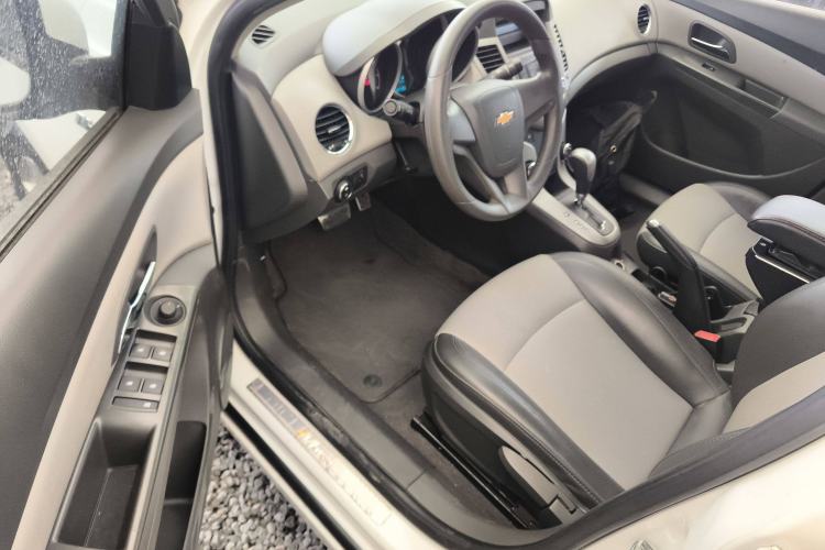 Used Chevrolet Cruze 2014 1.6L SL Millionth Anniversary Edition AT Interior 3