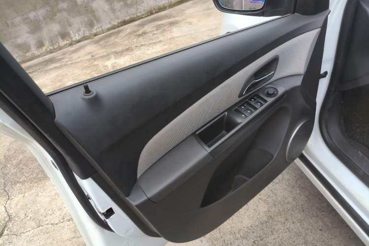 Used Chevrolet Cruze 2014 1.6L SL Millionth Anniversary Edition AT Left Front Door Interior